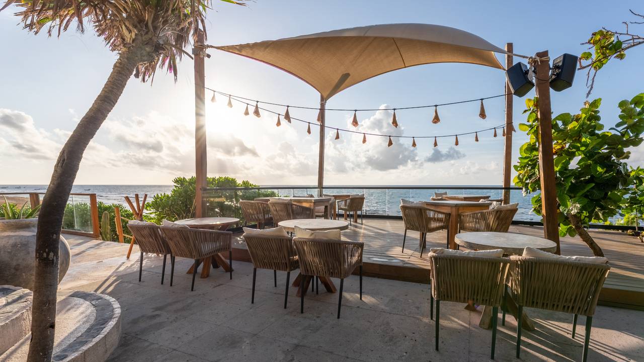 Mezzanine Thai Restaurant & Bar - restaurante frente al mar en tulum