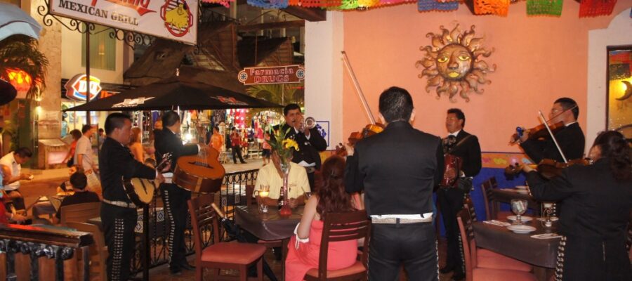 restaurante con mariachis en cancun